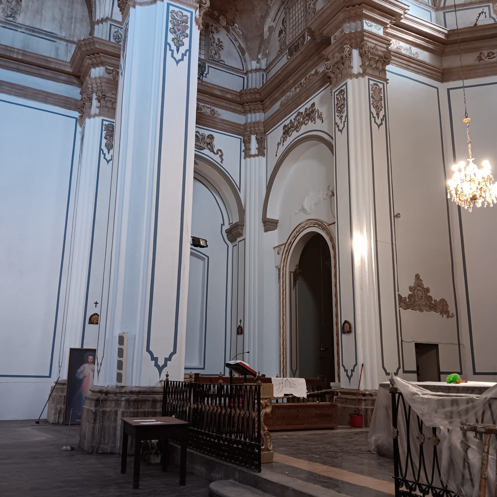 pintura interior de una iglesia en castellón